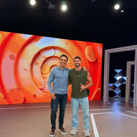 "Protagonista!!! Não importa se você torceu contra ou a favor, tem que reconhecer que o @jonassulzbach foi protagonista!", escreveu Tadeu Schmidt em fotos com o ex-BBB