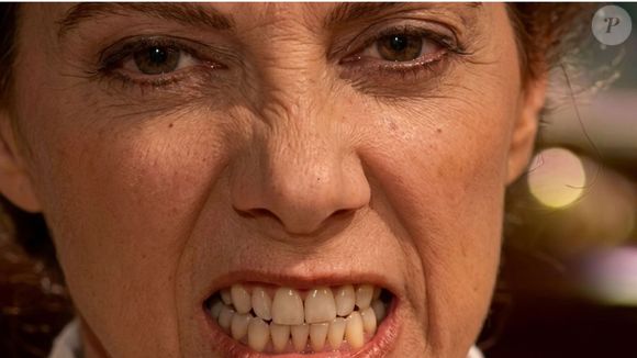 No final da novela 'Terra Nostra', Janete fica extremamente irritada quando descobre nome verdadeiro de Jousé e passado infeliz