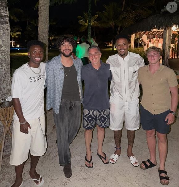 Neste sábado (27), Nattan causou ao publicar uma foto com Vini Jr., Éder Militão, Luciano Huck e Benício nas redes sociais