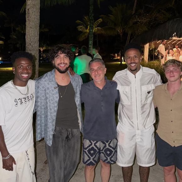 Neste sábado (27), Nattan causou ao publicar uma foto com Vini Jr., Éder Militão, Luciano Huck e Benício nas redes sociais