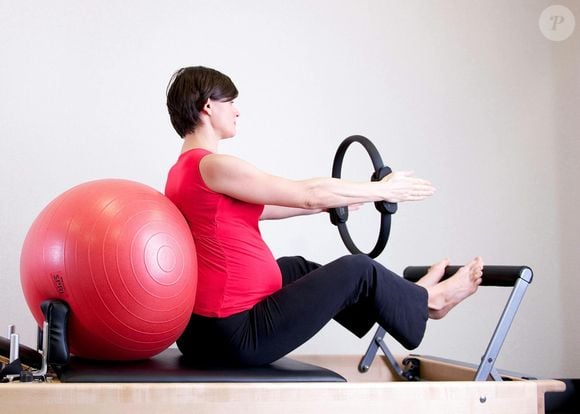O pilates ativa diferentes músculos do corpo, trazendo mais fortalecimento muscular