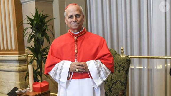 O cardeal Robert Prevost foi eleito o novo papa durante o segundo dia de eleição no Conclave