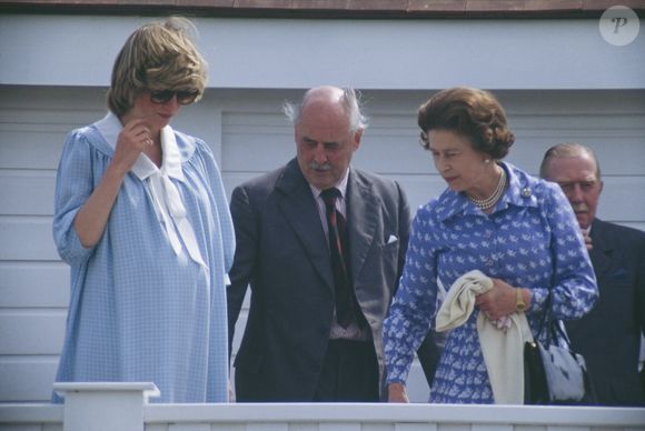 Na época da saudosa Princesa Diana, além da Rainha Elizabeth, quase não existiam fotos das integrantes da realeza grávidas, e muitas informações eram mantidas em sigilo absoluto.