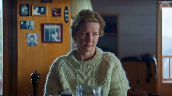 Sandra Hüller interpreta uma escritora envolvida em um mistério cercado por tensão psicológica.