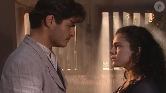 Matteo perde completamente o controle e chega ao extremo de ameaçá-la de morte caso seja abandonado, além de afirmar que nunca mais voltará se ela sair naquele momento.