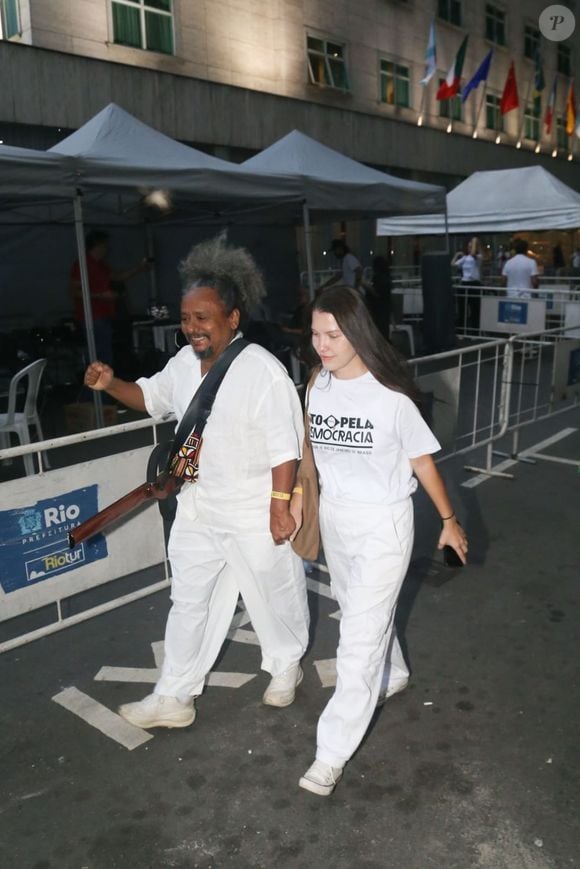 Chico César no Ato Musical pela Democracia, em Copacabana