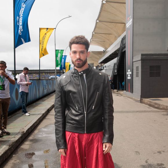 Após o término com Bruna Marquezine, João Guilherme segue apoiando o romance do irmão com Ana Castela, enquanto fãs transformam o assunto em um dos mais comentados nas redes sociais