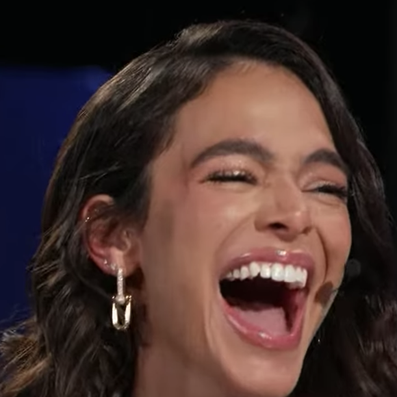 Bruna Marquezine caiu na gargalhada ao ser perguntada por Blogueirinha sobre um livramento, o que rendeu um novo meme