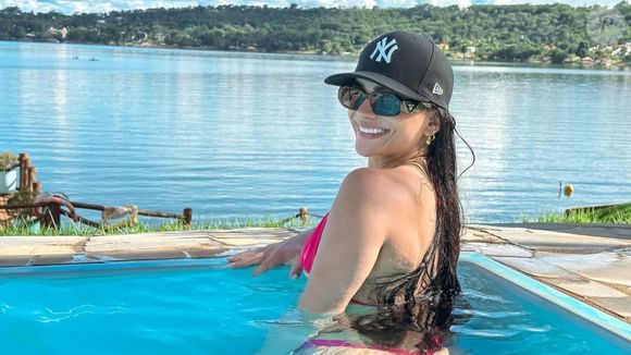 Atleta da Seleção Feminina de Vôlei, Nathalia Araujo acusou a o namorado de traição em live, no último domingo (09).