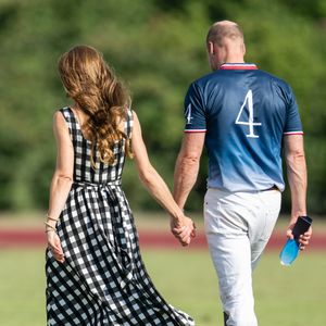 Pulseira feita pela princesa Charlotte vira o acessório favorito de Kate Middleton e rouba a cena em evento da realeza