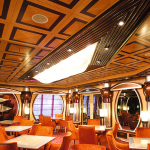 Algumas das salas dentro do navio de Roberto Carlos.