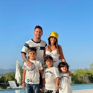 Lionel Messi, a esposa Antonela Roccuzzo e os três filhos moram em Fort Lauderdale, próximo a Miami, em uma mansão de nada menos que R$ 53 milhões