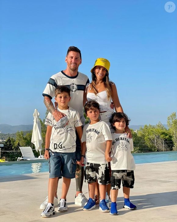 Lionel Messi, a esposa Antonela Roccuzzo e os três filhos moram em Fort Lauderdale, próximo a Miami, em uma mansão de nada menos que R$ 53 milhões