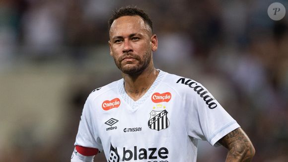 Neymar está ameaçado de ficar de fora da Copa do Mundo, disse jornal da Espanha
