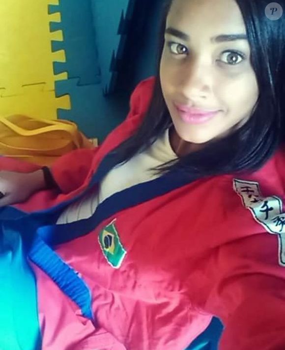 Aline do 'BBB 25' colocou 400ml de silicone em cada seio
