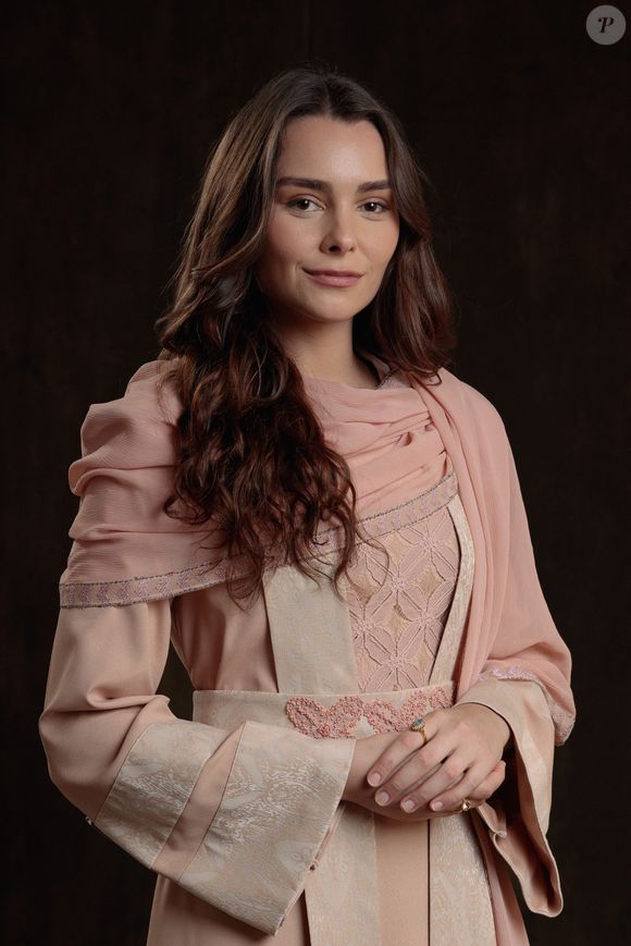 Na série 'Paulo, o Apóstolo', Anna Melo é Gabriela, filha de Gamaliel e irmã de Netaniel. Jovem é descrita como doce, inteligente e teimosa. É noiva de Saulo