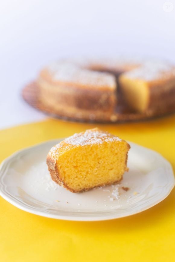 Para deixar o sabor ainda mais marcante, a sugestão de Leonela é acrescentar uma pitada de erva-doce, que combina com o coco e traz um aroma especial ao bolo