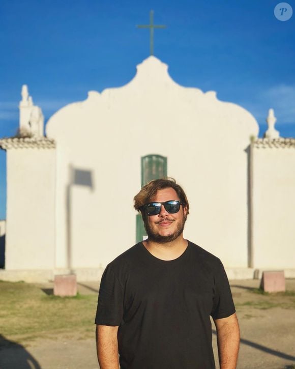 Marcus Majella começou a deixar o cabelo crescer e também fez luzes nas madeixas