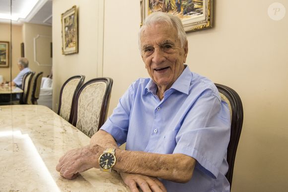 No Brasil, Alf foi dublado pelo humorista Orlando Drummond