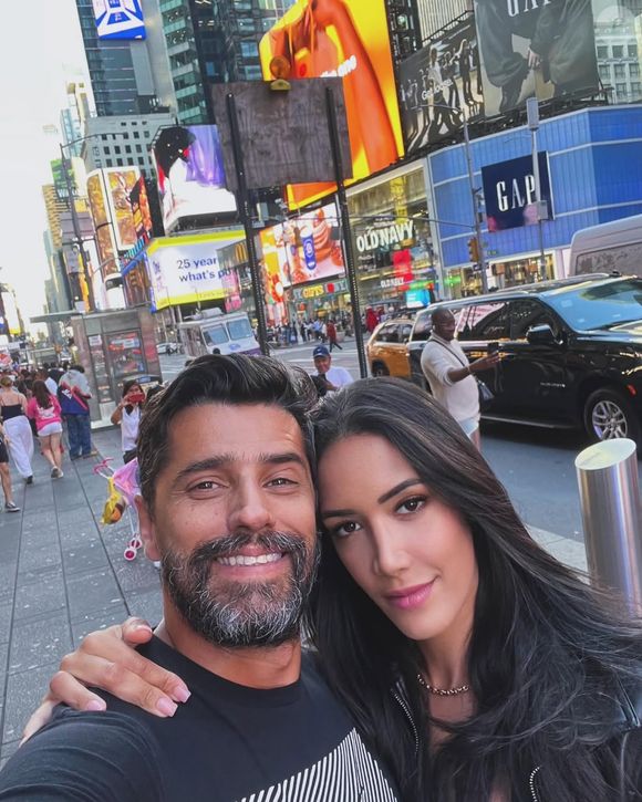 Esposa de Alberto Cowboy, Priscilla Monroy quebrou o silêncio sobre o clima entre o marido e Ana Paula Renault no ‘BBB 26’