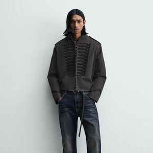 Encontrei na Zara, Renner e Bershka as jaquetas napoleônicas virais no estilo Michael Jackson e Paquita; confira tendência em alta
