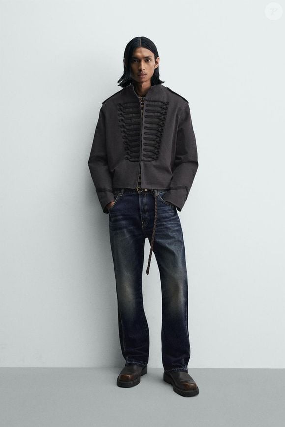 Encontrei na Zara, Renner e Bershka as jaquetas napoleônicas virais no estilo Michael Jackson e Paquita; confira tendência em alta