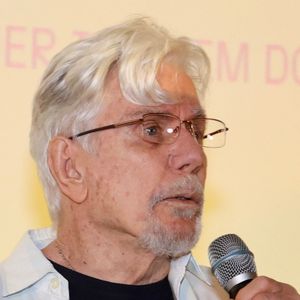 Marco Aurélio de 'Vale Tudo' original e aos 88 anos, Reginaldo Faria namora há 7 meses corretora de 39: 'Nunca tão feliz'