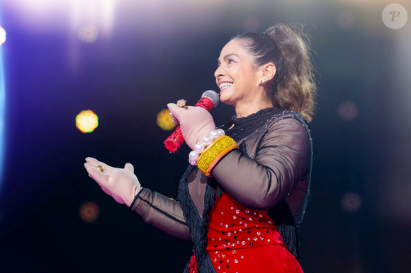 No último programa, Claudia Ohana estava por baixo da fantasia de Tieta.