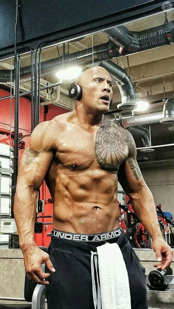 Para cuidar do corpo, Dwayne Johnson alia uma dieta inacreditável e treinos insanos