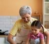 A tendência tem um nome: Nonna Maxxing. Embora seja em grande parte uma questão de estética, na verdade, ela representa algo muito mais profundo.