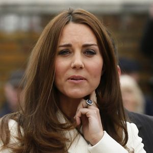 A rotina de exercícios de Middleton também inclui ciclismo, remo, uma bola de ginástica suíça para exercícios abdominais e ioga, que é um desestressante bem-vindo, uma ferramenta calmante e fortalecedora dos músculos do core.