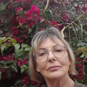 Hoje aos 65 anos, Dominique Scharf cumpre pena em liberdade após passar 32 anos presa, sendo boa parte em Tremembé