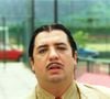 Bussunda fez paródia de Tim Maia reproduzindo olheiras do cantor e usando o mesmo tipo de roupa, além de imitar a reclamação do 'Síndico' em relação ao som - foto aleatória do humorista em gravação para a Globo