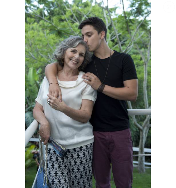 Ator Cadu Libonati, o Matheus da novela 'Além do Tempo' é neto de Irene Ravache