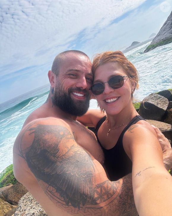 Rafael Cardoso e Carol Ferraz tem uma filha, batizada de Helena