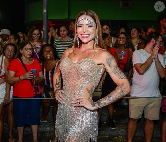 Thais Vasconcellos, mulher do cantor Ferrugem, também esteve no ensaio do Salgueiro