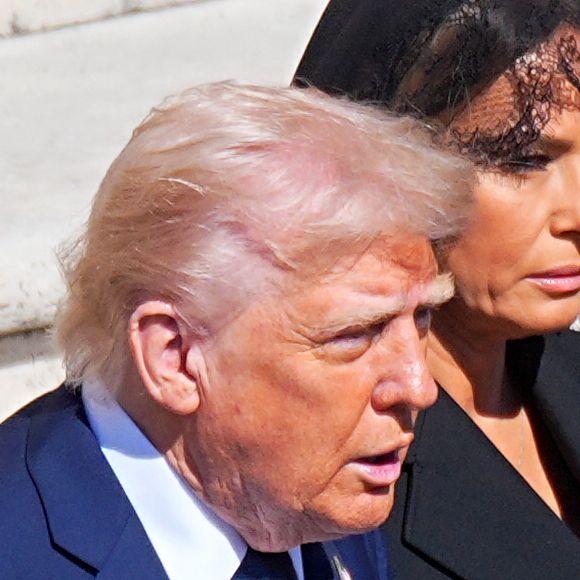 Donald Trump e Melania Trump marcaram presença no funeral de Papa Francisco