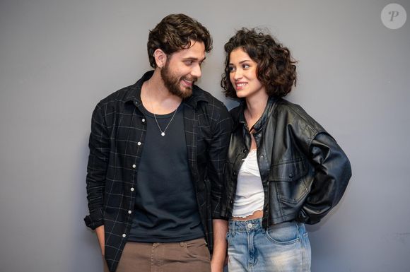 Gustavo Mioto puxa o elenco da novela vertical da Globo 'Cinderela e o Segredo do Pobre Milionário'