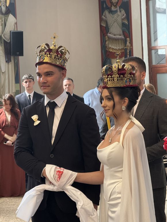 Filha de Petkovic, Inês se casou em igreja da Sérvia após cinco anos e meio de namoro
