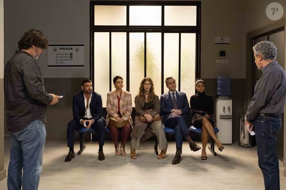 Bastidores da cena onde os cinco suspeitos pela morte de Odete Roitman são interrogados em Vale Tudo