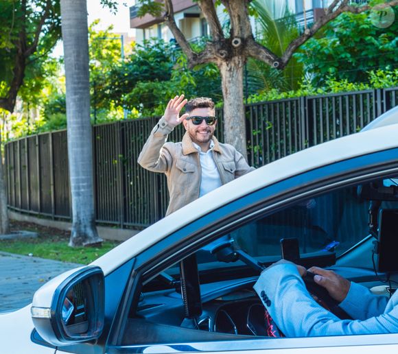 Psicologia da gratidão entre pedestres e motoristas: gesto para o motorista que freia o carro indica atenção plena por parte do pedestre, segundo a psicologia