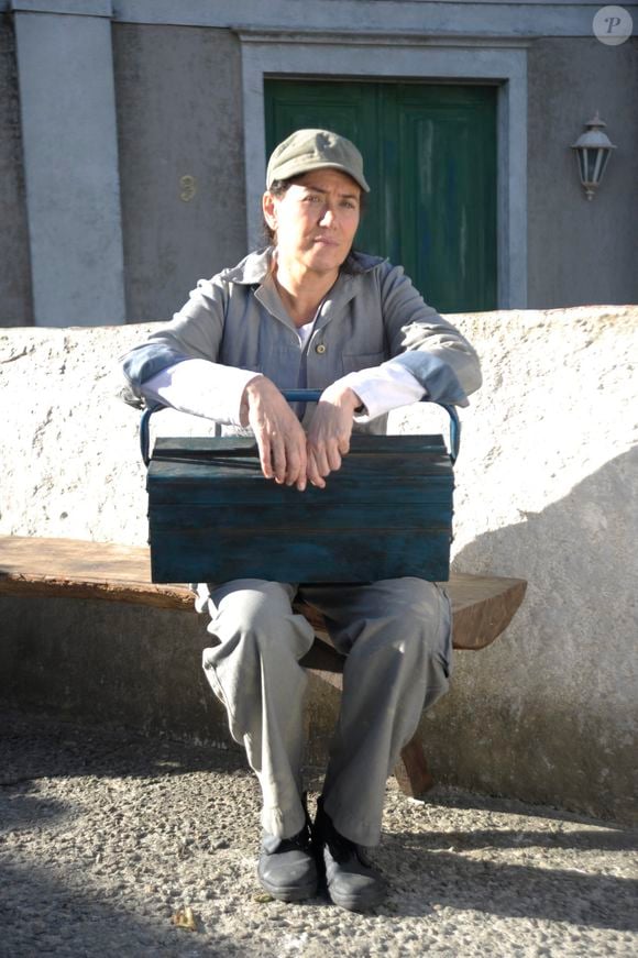 ‘Fina Estampa’ conta a história de Griselda (Lilia Cabral), também chamada de Pereirão, uma mulher que trabalhava como ‘faz-tudo’ de serviços domésticos