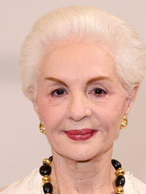 A Zara se inspira em Carolina Herrera para criar calças largas, confortáveis e frescas que vão fazer sucesso entre as mulheres elegantes com mais de 60 anos