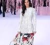 Bruna Marquezine surgiu deslumbrante com um vestido da coleção primavera-verão 2026 da Chanel, apresentada em um desfile em outubro do ano passado
