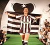 Com visual 'alvinegro', o Tênis Balé adidas Originals by Jennie Superstar SQ é uma opção para quem quer combinar o calçado com a camisa do Botafogo e ainda apostar em uma produção moderna; atriz Flávia Alessandra é uma das trocedoras famosas do time carioca