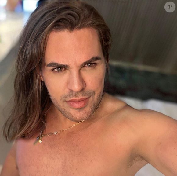 Eduardo Costa chegou a ficar com o cabelo até quase do tamanho dos ombros