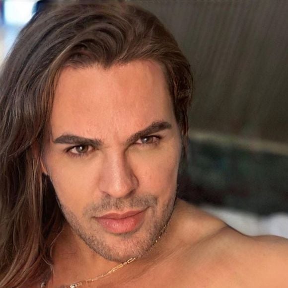 Eduardo Costa chegou a ficar com o cabelo até quase do tamanho dos ombros