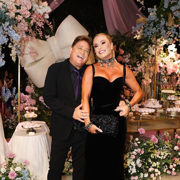 Leonardo e Poliana prestigiaram a neta Maria Sophia em uma noite marcada por glamour, decoração floral e clima de gala