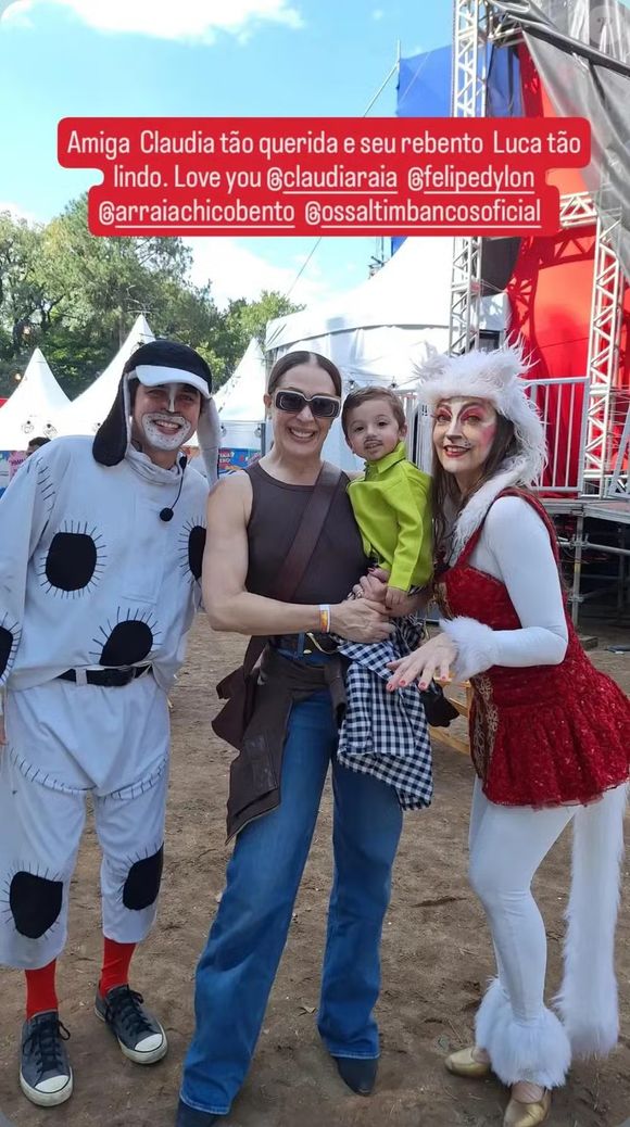 Felipe Dylon continua apostando na carreira musical, e recentemente fez parte da peça 'Os Saltimbancos', onde interpretou um cachorro