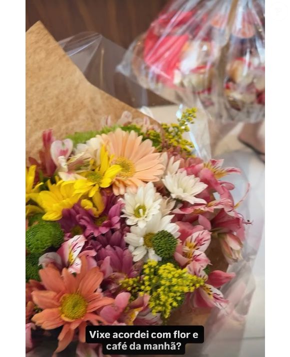 Separada de Léo Pereira, Karoline Lima revelou flores e cesta de café da manhã de surpresa nesta sexta-feira 3 de outubro de 2025: 'Deixaram para demonstrar o amor de vocês por mim só agora?'